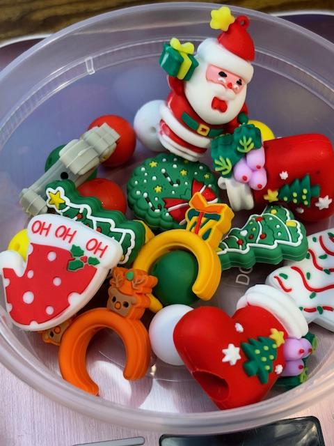 Christmas Themed Silicone Focals and Pen Toppers for DIY Crafts - 150ml Scoop