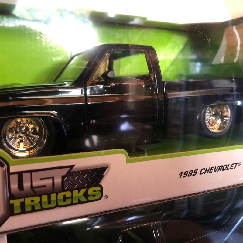 Jada 1:24 1985 Chevrolet C10 Pickup with Minilite Wheels Black 35852 diecast